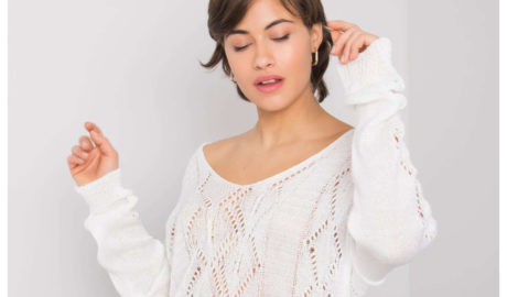 Ażurowy sweter damski w kolorze białym