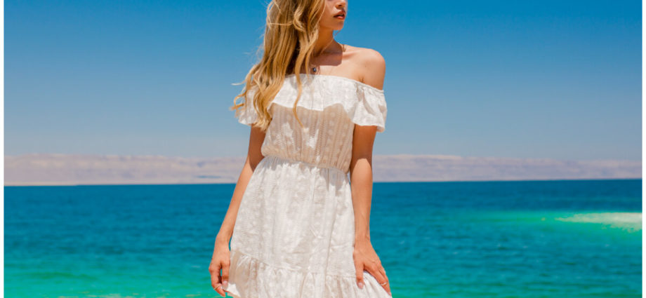 Sukienki z falbanami - biała hiszpanka na lato