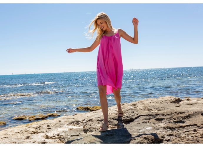 Sukienka na wakacje od ebutik.pl na ramiączkach w kolorze różowym