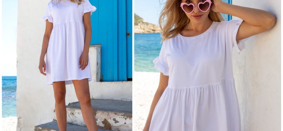 Białe tanie sukienki plażowe na lato 2024.